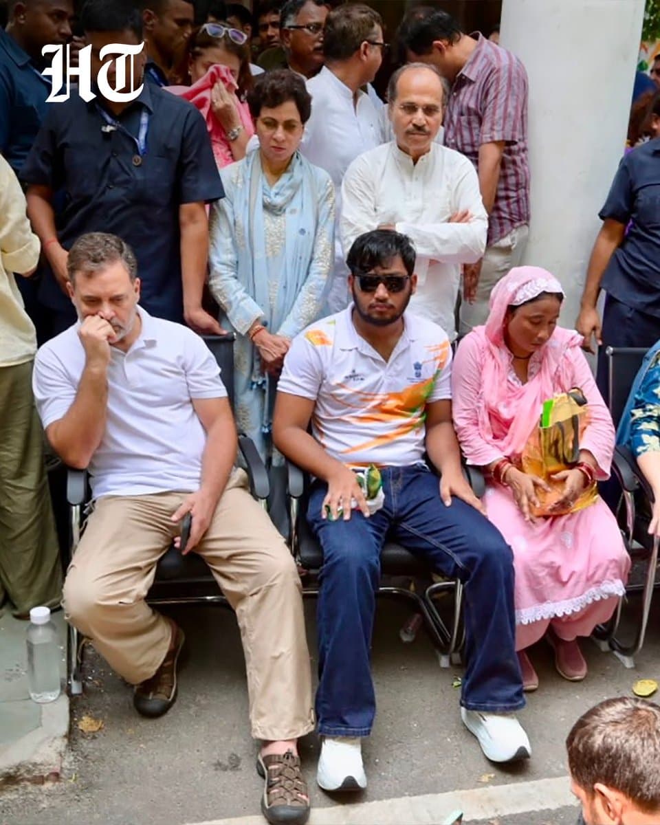 Rahul Gandhi and Sahil Lochab at Parliament Street Police Station