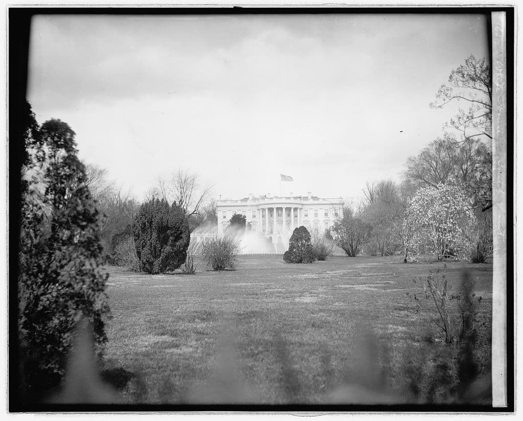 South front of the White House in Washington, D.C., photographed in the early twentieth century